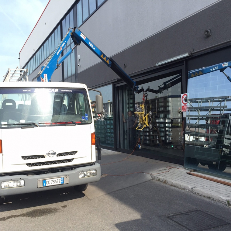 montaggio vetrina negozio